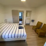 Domein 15 De Haan Nieuwmunster, 4-bedroom House For Up To 6 People, Between Wenduine, 1 Km, And De Haan, 2 Km, 500 Meters From The Beach,15 Min From Bruges, Ostend And Knokke, Fenced Garden, Bed Linen And Towels Provided, Pet Allowed, On Dema