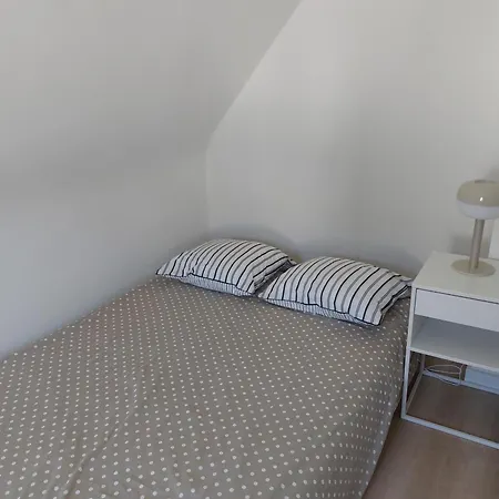 Domein 15 De Haan Nieuwmunster, 4-bedroom House For Up To 6 People, Between Wenduine, 1 Km, And De Haan, 2 Km, 500 Meters From The Beach,15 Min From Bruges, Ostend And Knokke, Fenced Garden, Bed Linen And Towels Provided, Pet Allowed, On Dema Dom wakacyjny