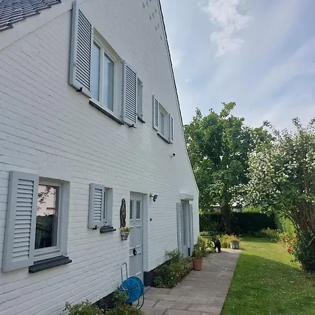 Domein 15 De Haan Nieuwmunster, 4-bedroom House For Up To 6 People, Between Wenduine, 1 Km, And De Haan, 2 Km, 500 Meters From The Beach,15 Min From Bruges, Ostend And Knokke, Fenced Garden, Bed Linen And Towels Provided, Pet Allowed, On Dema Zuienkerke