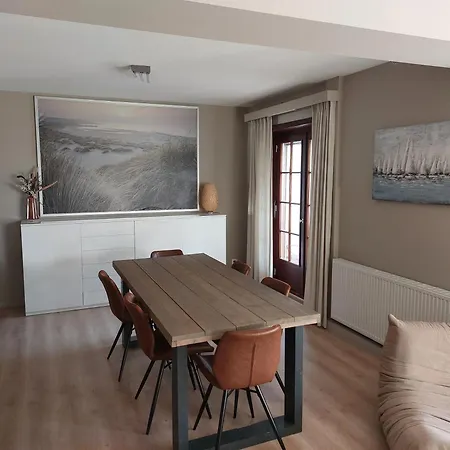 Domein 15 De Haan Nieuwmunster, 4-bedroom House For Up To 6 People, Between Wenduine, 1 Km, And De Haan, 2 Km, 500 Meters From The Beach,15 Min From Bruges, Ostend And Knokke, Fenced Garden, Bed Linen And Towels Provided, Pet Allowed, On Dema Дом отдыха