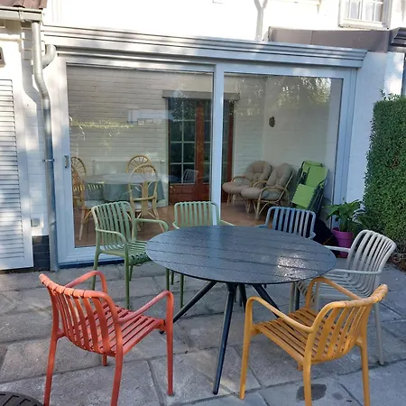 Ferienhaus Domein 15 De Haan Nieuwmunster, 4-bedroom House For Up To 6 People, Between Wenduine, 1 Km, And De Haan, 2 Km, 500 Meters From The Beach,15 Min From Bruges, Ostend And Knokke, Fenced Garden, Bed Linen And Towels Provided, Pet Allowed, On Dema Zuienkerke