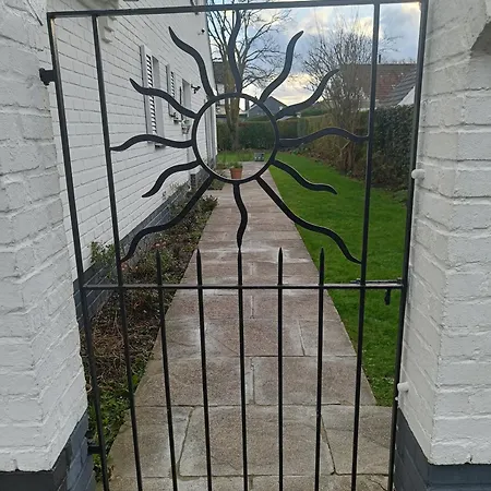 Domein 15 De Haan Nieuwmunster, 4-bedroom House For Up To 6 People, Between Wenduine, 1 Km, And De Haan, 2 Km, 500 Meters From The Beach,15 Min From Bruges, Ostend And Knokke, Fenced Garden, Bed Linen And Towels Provided, Pet Allowed, On Dema * Zuienkerke