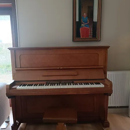 Domein 15 De Haan Nieuwmunster, 4-bedroom House For Up To 6 People, Between Wenduine, 1 Km, And De Haan, 2 Km, 500 Meters From The Beach,15 Min From Bruges, Ostend And Knokke, Fenced Garden, Bed Linen And Towels Provided, Pet Allowed, On Dema Zuienkerke