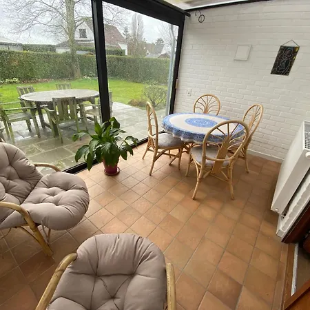 Domein 15 De Haan Nieuwmunster, 4-bedroom House For Up To 6 People, Between Wenduine, 1 Km, And De Haan, 2 Km, 500 Meters From The Beach,15 Min From Bruges, Ostend And Knokke, Fenced Garden, Bed Linen And Towels Provided, Pet Allowed, On Dema *