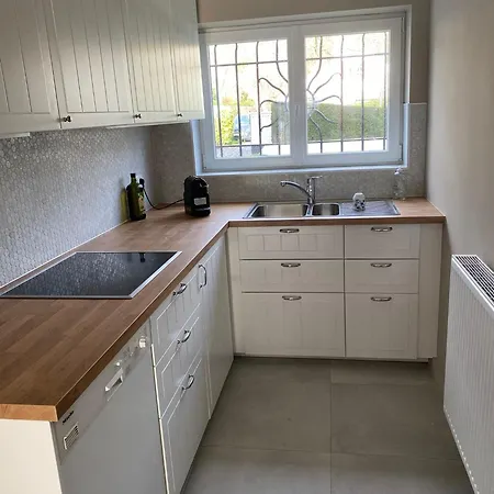 Hébergement de vacances Domein 15 De Haan Nieuwmunster, 4-bedroom House For Up To 6 People, Between Wenduine, 1 Km, And De Haan, 2 Km, 500 Meters From The Beach,15 Min From Bruges, Ostend And Knokke, Fenced Garden, Bed Linen And Towels Provided, Pet Allowed, On Dema *