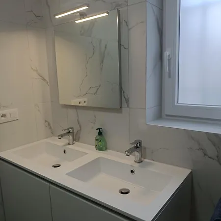 Domein 15 De Haan Nieuwmunster, 4-bedroom House For Up To 6 People, Between Wenduine, 1 Km, And De Haan, 2 Km, 500 Meters From The Beach,15 Min From Bruges, Ostend And Knokke, Fenced Garden, Bed Linen And Towels Provided, Pet Allowed, On Dema Hébergement de vacances Zuienkerke