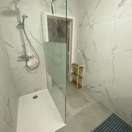 Domein 15 De Haan Nieuwmunster, 4-bedroom House For Up To 6 People, Between Wenduine, 1 Km, And De Haan, 2 Km, 500 Meters From The Beach,15 Min From Bruges, Ostend And Knokke, Fenced Garden, Bed Linen And Towels Provided, Pet Allowed, On Dema Dom wakacyjny