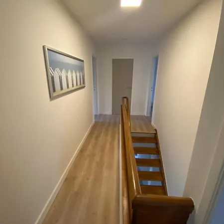 Hébergement de vacances Domein 15 De Haan Nieuwmunster, 4-bedroom House For Up To 6 People, Between Wenduine, 1 Km, And De Haan, 2 Km, 500 Meters From The Beach,15 Min From Bruges, Ostend And Knokke, Fenced Garden, Bed Linen And Towels Provided, Pet Allowed, On Dema