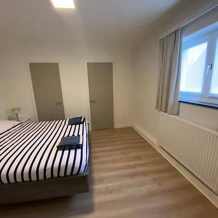 Hébergement de vacances Domein 15 De Haan Nieuwmunster, 4-bedroom House For Up To 6 People, Between Wenduine, 1 Km, And De Haan, 2 Km, 500 Meters From The Beach,15 Min From Bruges, Ostend And Knokke, Fenced Garden, Bed Linen And Towels Provided, Pet Allowed, On Dema