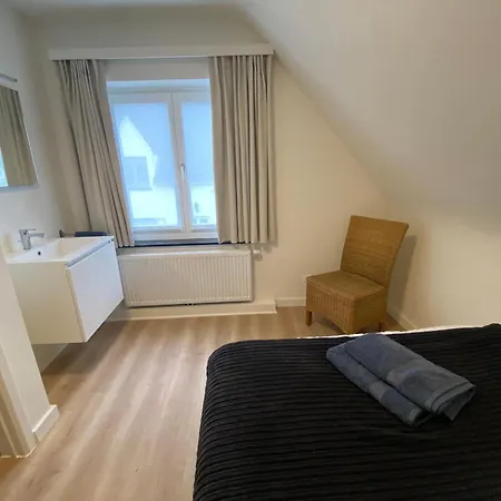 Domein 15 De Haan Nieuwmunster, 4-bedroom House For Up To 6 People, Between Wenduine, 1 Km, And De Haan, 2 Km, 500 Meters From The Beach,15 Min From Bruges, Ostend And Knokke, Fenced Garden, Bed Linen And Towels Provided, Pet Allowed, On Dema Hébergement de vacances Zuienkerke