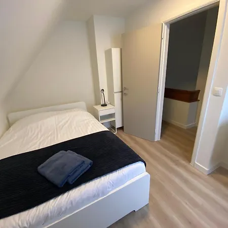 Domein 15 De Haan Nieuwmunster, 4-bedroom House For Up To 6 People, Between Wenduine, 1 Km, And De Haan, 2 Km, 500 Meters From The Beach,15 Min From Bruges, Ostend And Knokke, Fenced Garden, Bed Linen And Towels Provided, Pet Allowed, On Dema Hébergement de vacances