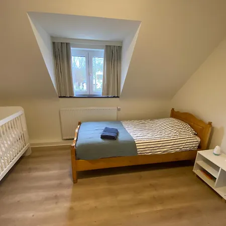 Domein 15 De Haan Nieuwmunster, 4-bedroom House For Up To 6 People, Between Wenduine, 1 Km, And De Haan, 2 Km, 500 Meters From The Beach,15 Min From Bruges, Ostend And Knokke, Fenced Garden, Bed Linen And Towels Provided, Pet Allowed, On Dema Zuienkerke