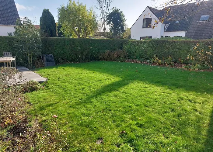 Domein 15 De Haan Nieuwmunster, 4-bedroom House For Up To 6 People, Between Wenduine, 1 Km, And De Haan, 2 Km, 500 Meters From The Beach,15 Min From Bruges, Ostend And Knokke, Fenced Garden, Bed Linen And Towels Provided, Pet Allowed, On Dema بيت للعطل