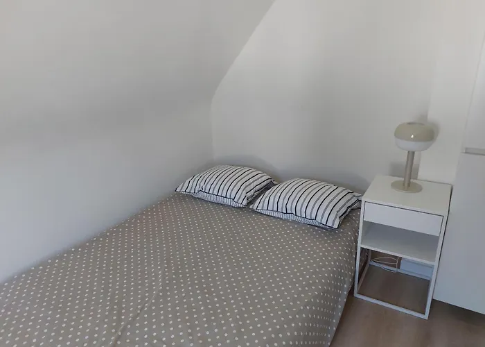 Domein 15 De Haan Nieuwmunster, 4-bedroom House For Up To 6 People, Between Wenduine, 1 Km, And De Haan, 2 Km, 500 Meters From The Beach,15 Min From Bruges, Ostend And Knokke, Fenced Garden, Bed Linen And Towels Provided, Pet Allowed, On Dema بيت للعطل