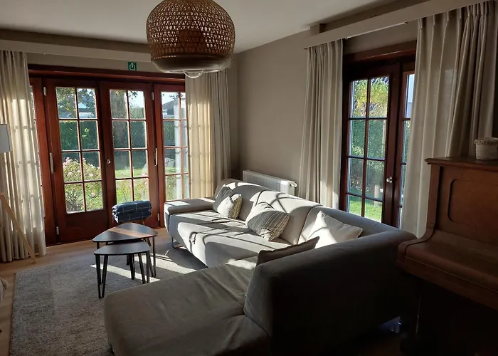 Domein 15 De Haan Nieuwmunster, 4-bedroom House For Up To 6 People, Between Wenduine, 1 Km, And De Haan, 2 Km, 500 Meters From The Beach,15 Min From Bruges, Ostend And Knokke, Fenced Garden, Bed Linen And Towels Provided, Pet Allowed, On Dema بيت للعطل *