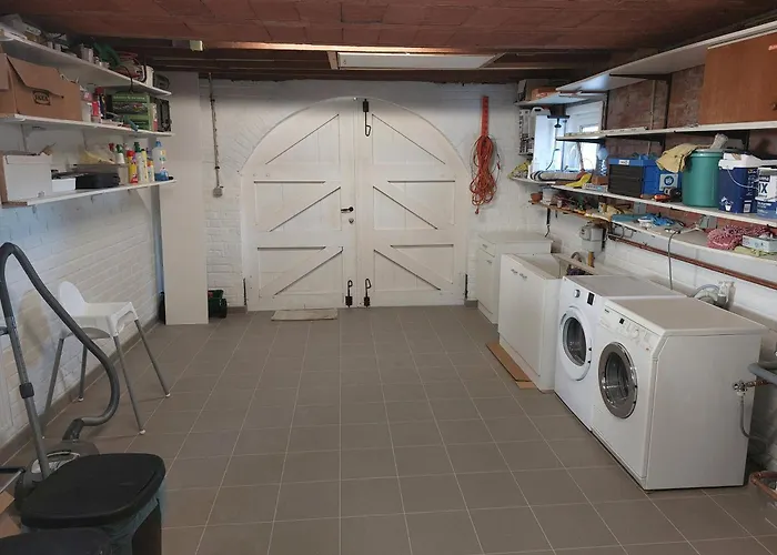 Domein 15 De Haan Nieuwmunster, 4-bedroom House For Up To 6 People, Between Wenduine, 1 Km, And De Haan, 2 Km, 500 Meters From The Beach,15 Min From Bruges, Ostend And Knokke, Fenced Garden, Bed Linen And Towels Provided, Pet Allowed, On Dema *