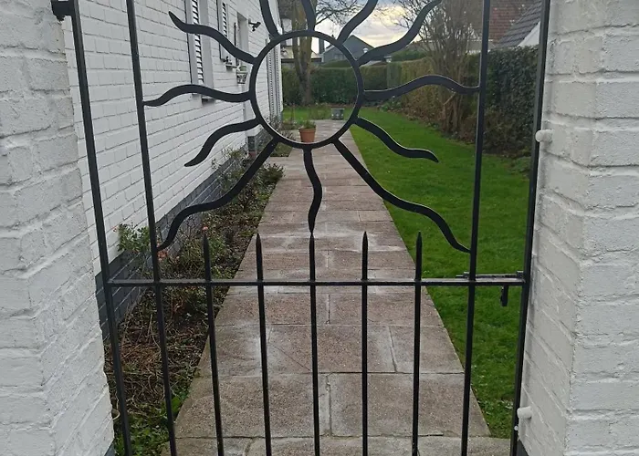 Domein 15 De Haan Nieuwmunster, 4-bedroom House For Up To 6 People, Between Wenduine, 1 Km, And De Haan, 2 Km, 500 Meters From The Beach,15 Min From Bruges, Ostend And Knokke, Fenced Garden, Bed Linen And Towels Provided, Pet Allowed, On Dema * Zuienkerke