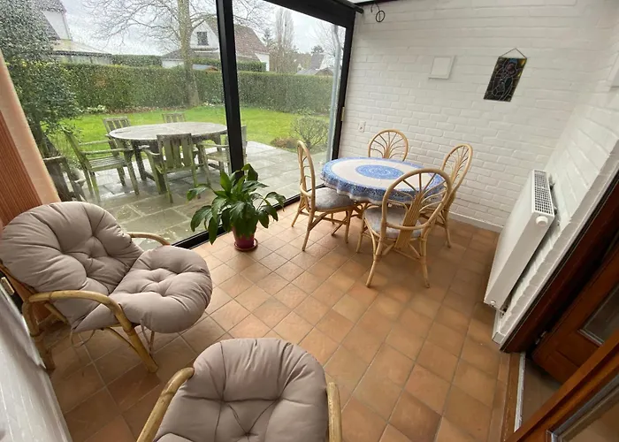 Domein 15 De Haan Nieuwmunster, 4-bedroom House For Up To 6 People, Between Wenduine, 1 Km, And De Haan, 2 Km, 500 Meters From The Beach,15 Min From Bruges, Ostend And Knokke, Fenced Garden, Bed Linen And Towels Provided, Pet Allowed, On Dema *