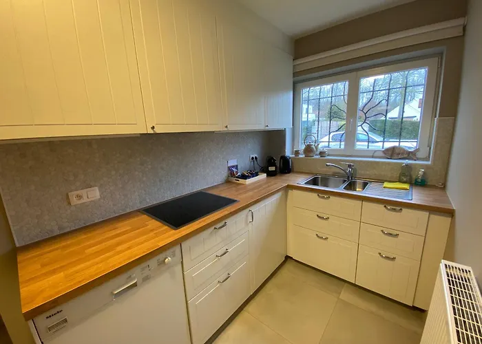 بيت للعطل Domein 15 De Haan Nieuwmunster, 4-bedroom House For Up To 6 People, Between Wenduine, 1 Km, And De Haan, 2 Km, 500 Meters From The Beach,15 Min From Bruges, Ostend And Knokke, Fenced Garden, Bed Linen And Towels Provided, Pet Allowed, On Dema