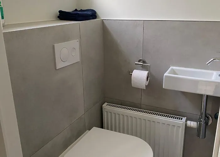 Domein 15 De Haan Nieuwmunster, 4-bedroom House For Up To 6 People, Between Wenduine, 1 Km, And De Haan, 2 Km, 500 Meters From The Beach,15 Min From Bruges, Ostend And Knokke, Fenced Garden, Bed Linen And Towels Provided, Pet Allowed, On Dema * Zuienkerke