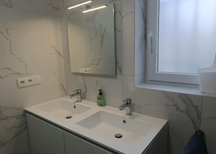 Domein 15 De Haan Nieuwmunster, 4-bedroom House For Up To 6 People, Between Wenduine, 1 Km, And De Haan, 2 Km, 500 Meters From The Beach,15 Min From Bruges, Ostend And Knokke, Fenced Garden, Bed Linen And Towels Provided, Pet Allowed, On Dema بيت للعطل Zuienkerke