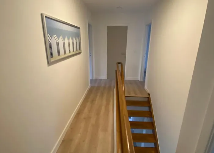 بيت للعطل Domein 15 De Haan Nieuwmunster, 4-bedroom House For Up To 6 People, Between Wenduine, 1 Km, And De Haan, 2 Km, 500 Meters From The Beach,15 Min From Bruges, Ostend And Knokke, Fenced Garden, Bed Linen And Towels Provided, Pet Allowed, On Dema