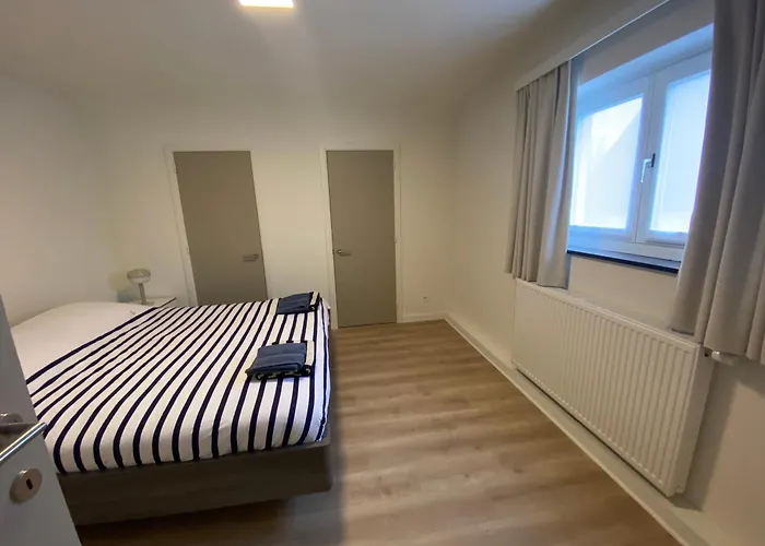 بيت للعطل Domein 15 De Haan Nieuwmunster, 4-bedroom House For Up To 6 People, Between Wenduine, 1 Km, And De Haan, 2 Km, 500 Meters From The Beach,15 Min From Bruges, Ostend And Knokke, Fenced Garden, Bed Linen And Towels Provided, Pet Allowed, On Dema