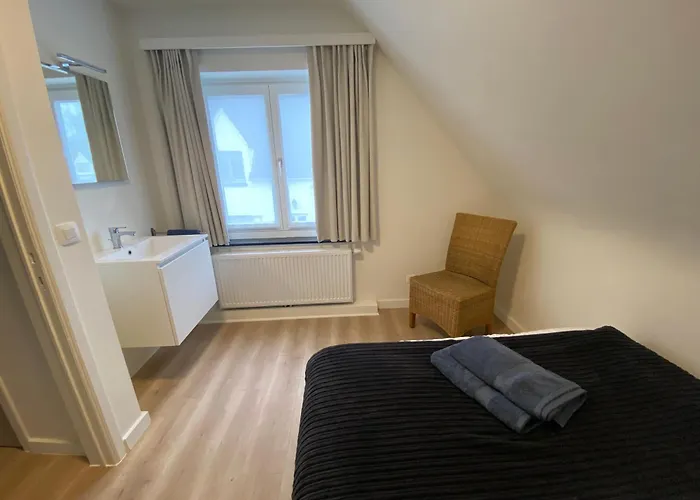 Domein 15 De Haan Nieuwmunster, 4-bedroom House For Up To 6 People, Between Wenduine, 1 Km, And De Haan, 2 Km, 500 Meters From The Beach,15 Min From Bruges, Ostend And Knokke, Fenced Garden, Bed Linen And Towels Provided, Pet Allowed, On Dema بيت للعطل Zuienkerke