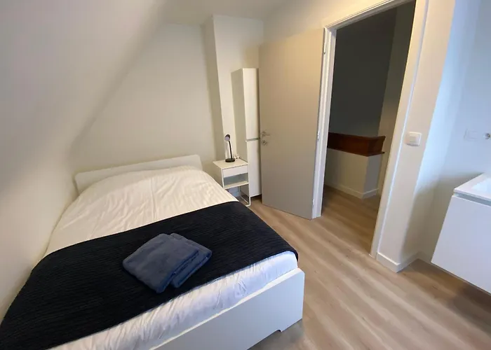 Domein 15 De Haan Nieuwmunster, 4-bedroom House For Up To 6 People, Between Wenduine, 1 Km, And De Haan, 2 Km, 500 Meters From The Beach,15 Min From Bruges, Ostend And Knokke, Fenced Garden, Bed Linen And Towels Provided, Pet Allowed, On Dema بيت للعطل